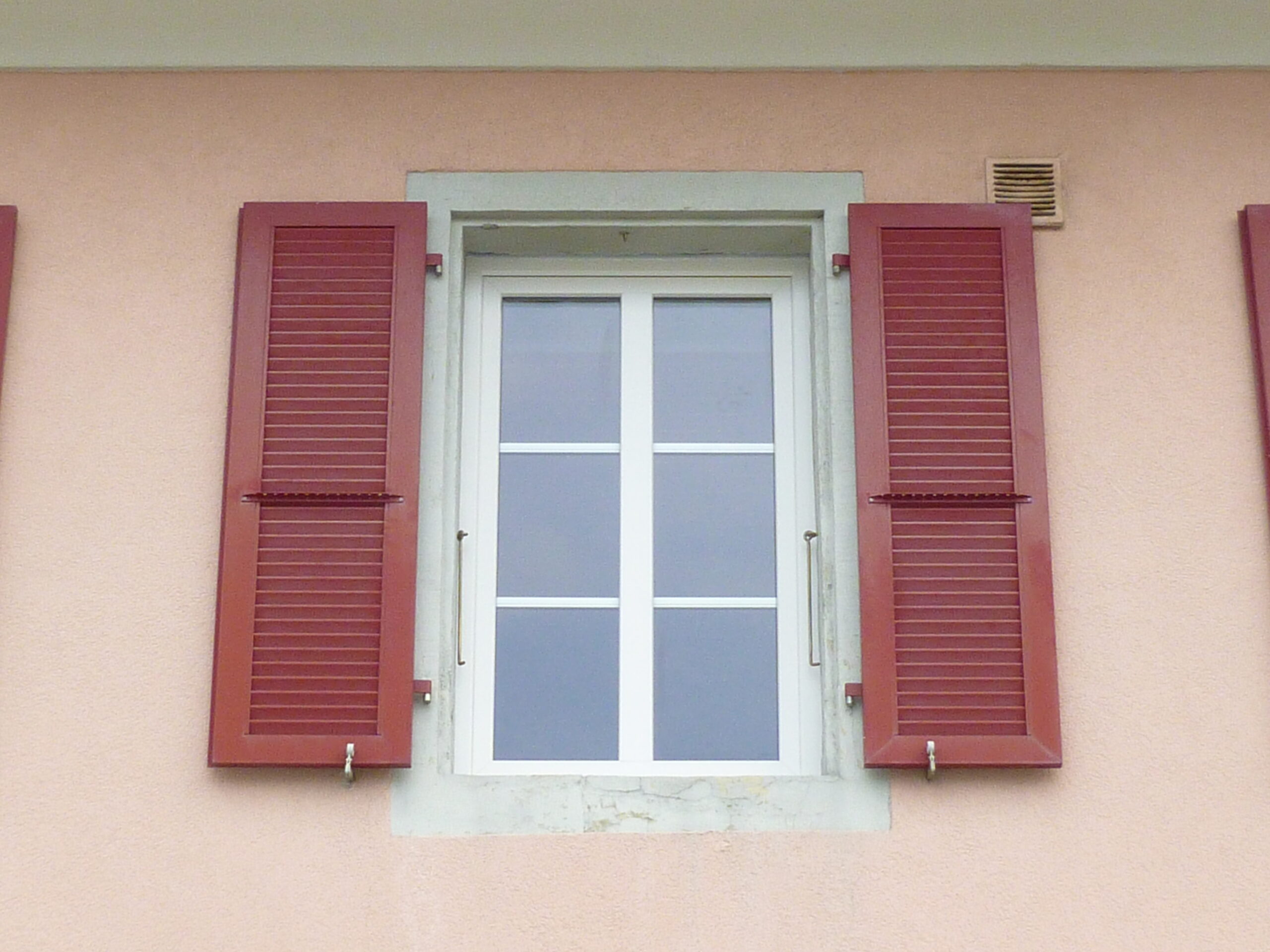 1 Flügel Fenster mit Glastrennenden Sprossen